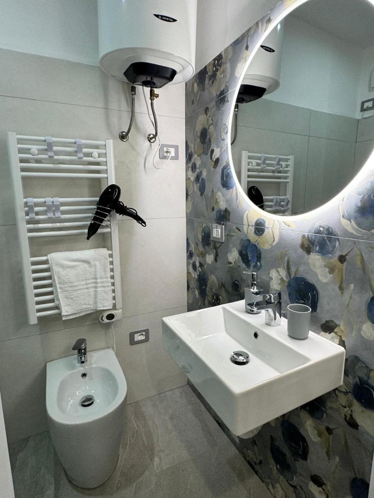 La Casa Di Jennifer Nel Centro Apartment Parma Ngoại thất bức ảnh